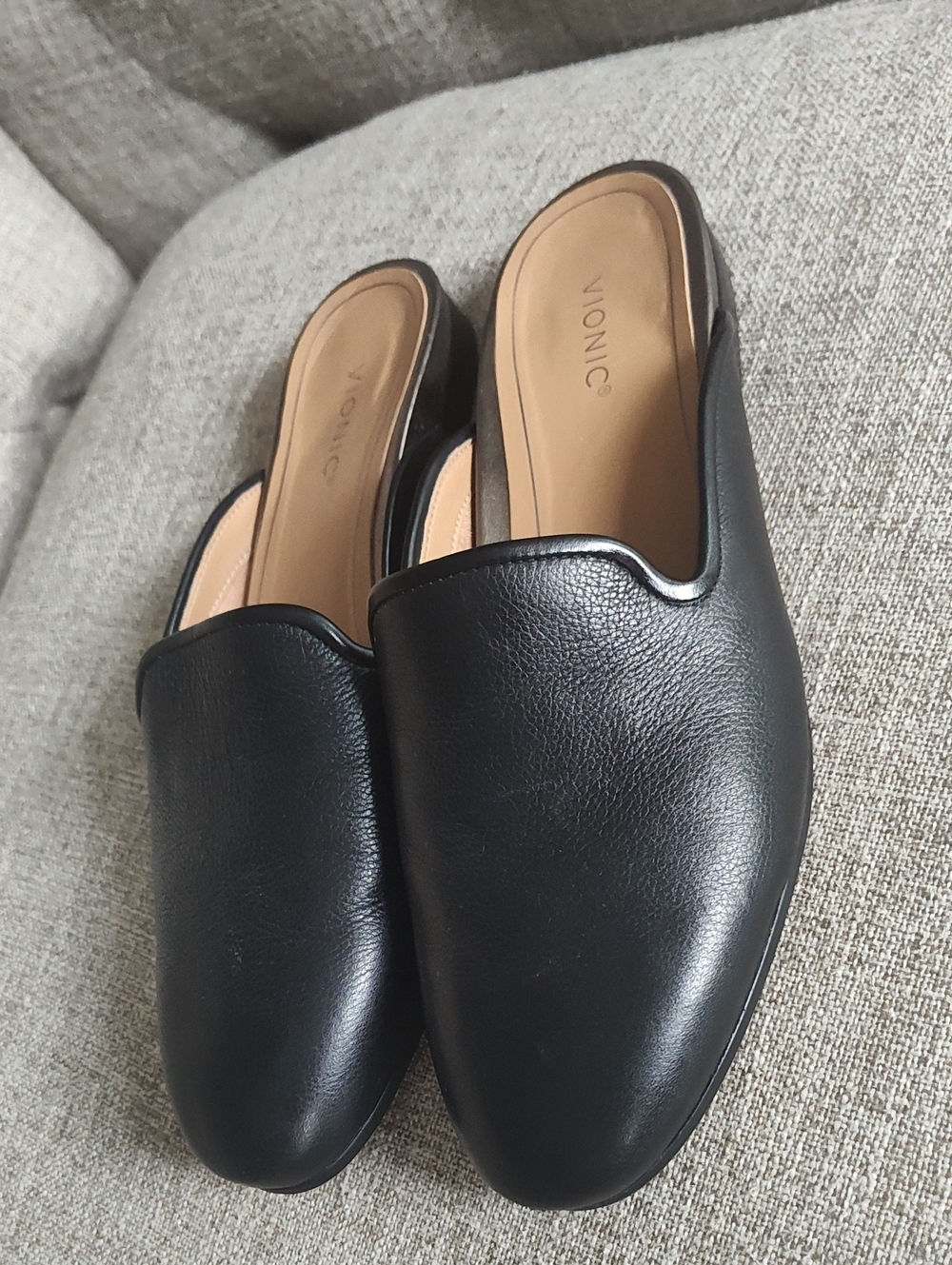 Vionic Rich Black Leather Backless Slip-On Mules